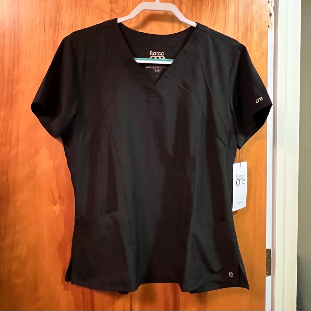 Barco one scrub top